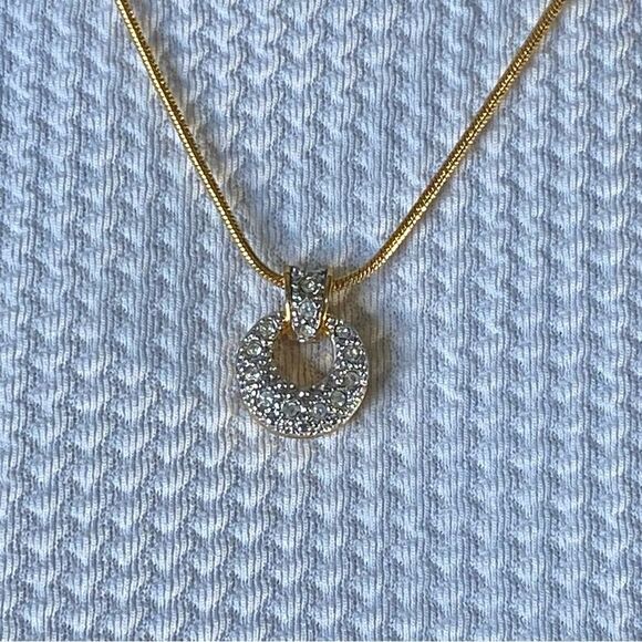 Avon Vintage Rope Style Necklace with Elegant Pendant Embedded Rhinestones - Picture 6 of 7